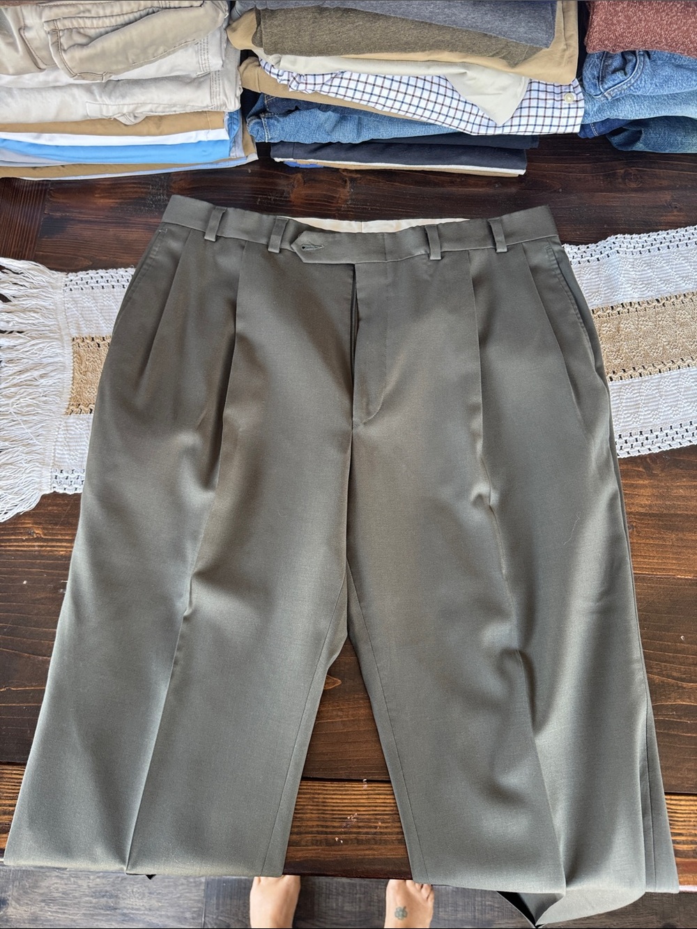 Nautica Men's Pleated Dress Pants in Olive Green